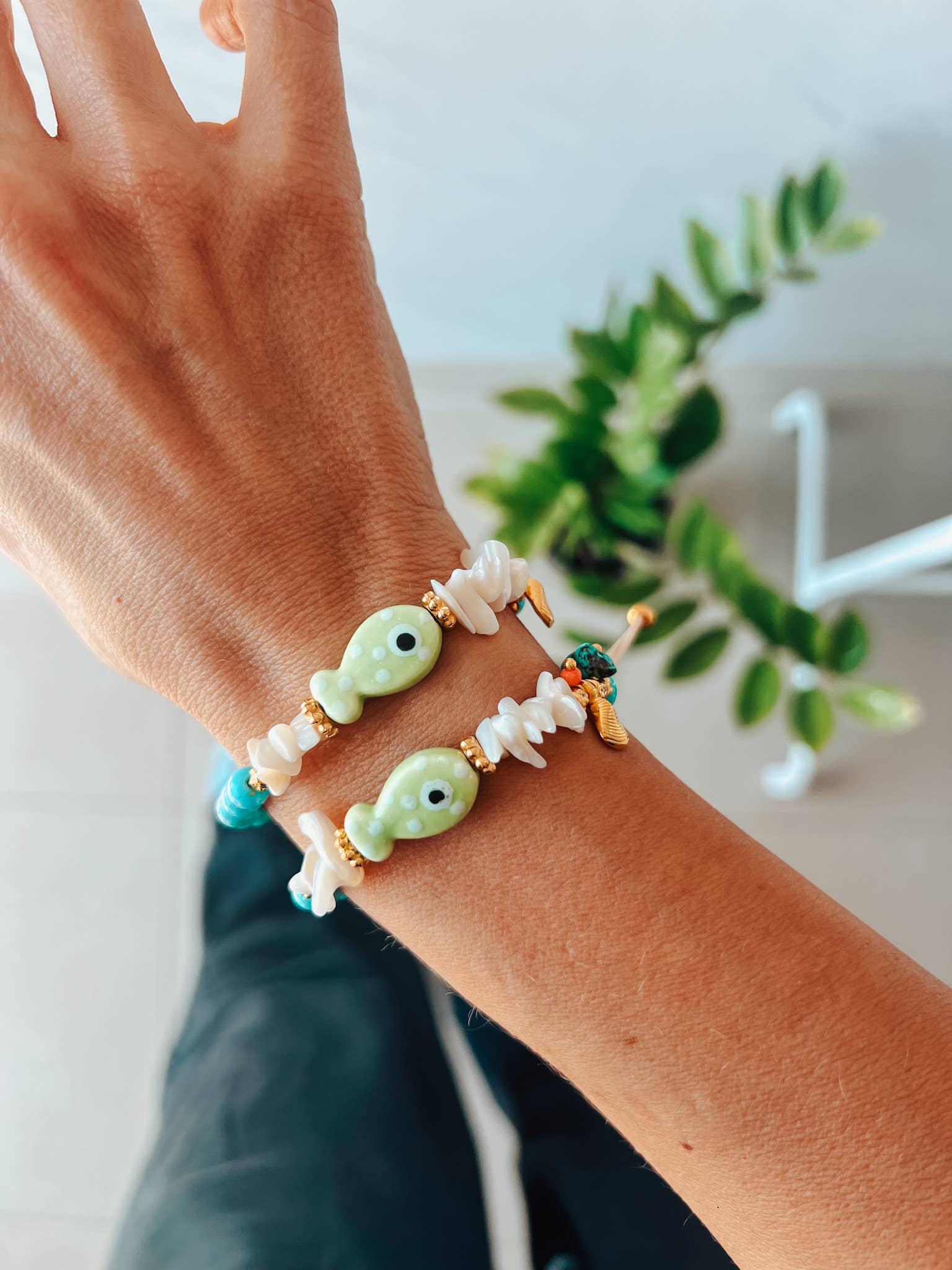 Goupi Lab Bracciale estivo con perline colorate e pesci in ceramica
