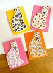 Kitty Kenda Papergoods Biglietto di auguri a forma di gattino seduto Loveheart