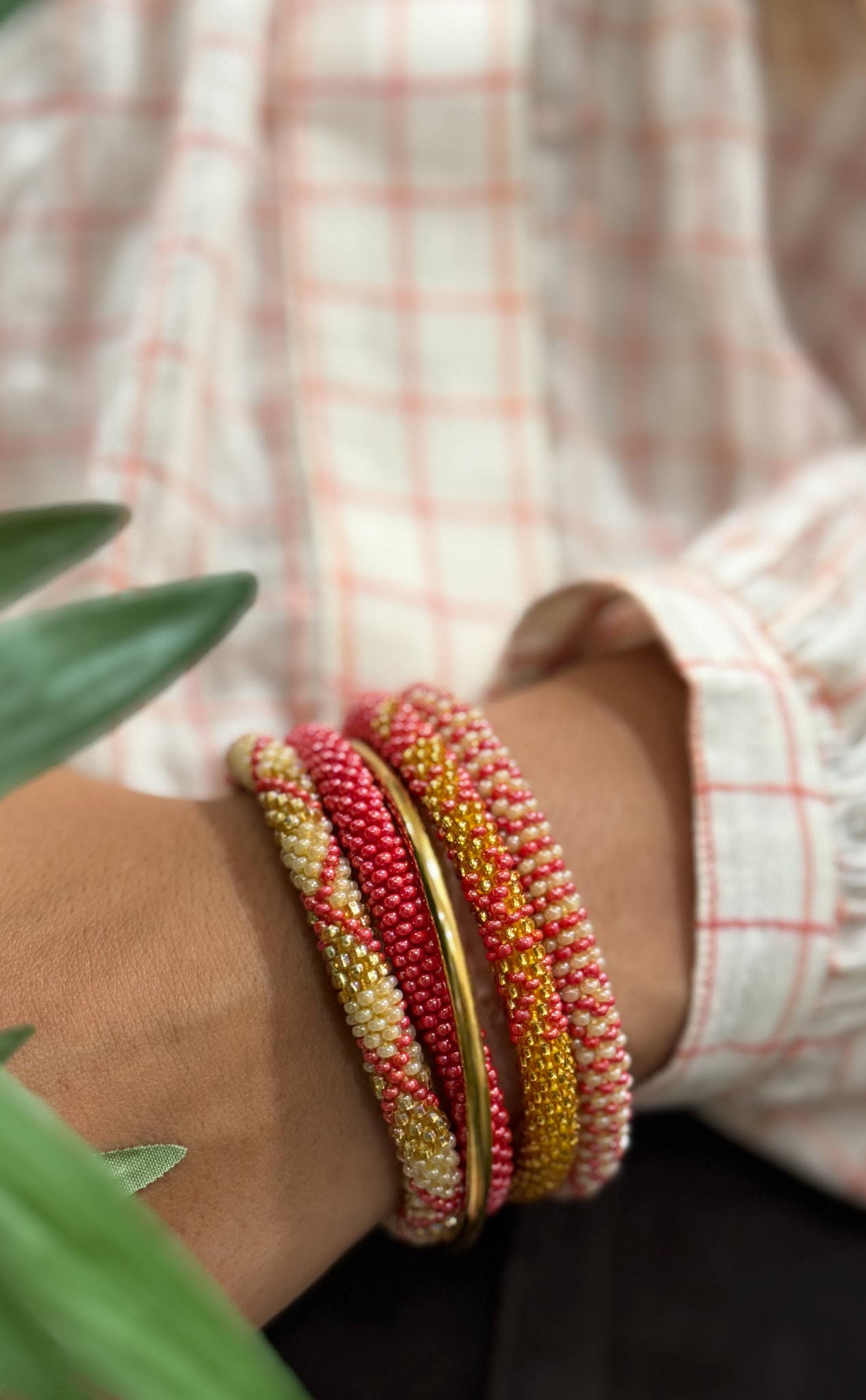 Bracciale nepalese Rosso lampone B49