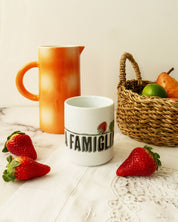 ilaria.i LA FAMIGLIA - Bicchiere in porcellana con scritta