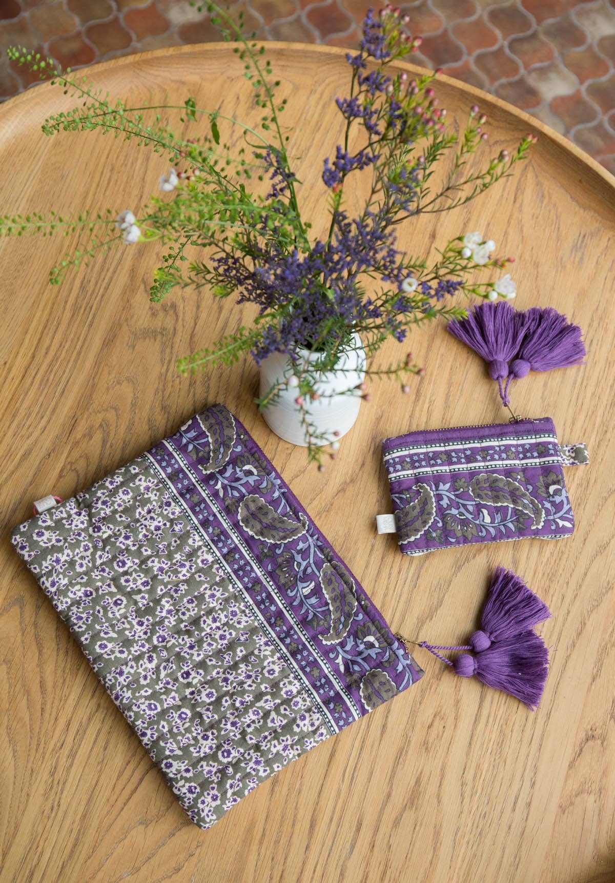Louise Misha Pochette Domina - Pomponi - fiori - kaki - viola: Sogni di Fresia Kaki / VOI