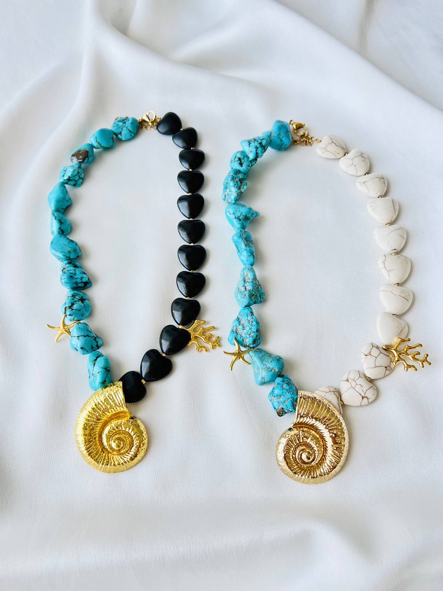 Goupi Lab Collana conchiglia dorata e pietre semipreziose con pendente a nautilus o palma: Bianco sporco / Grande conchiglia dorata
