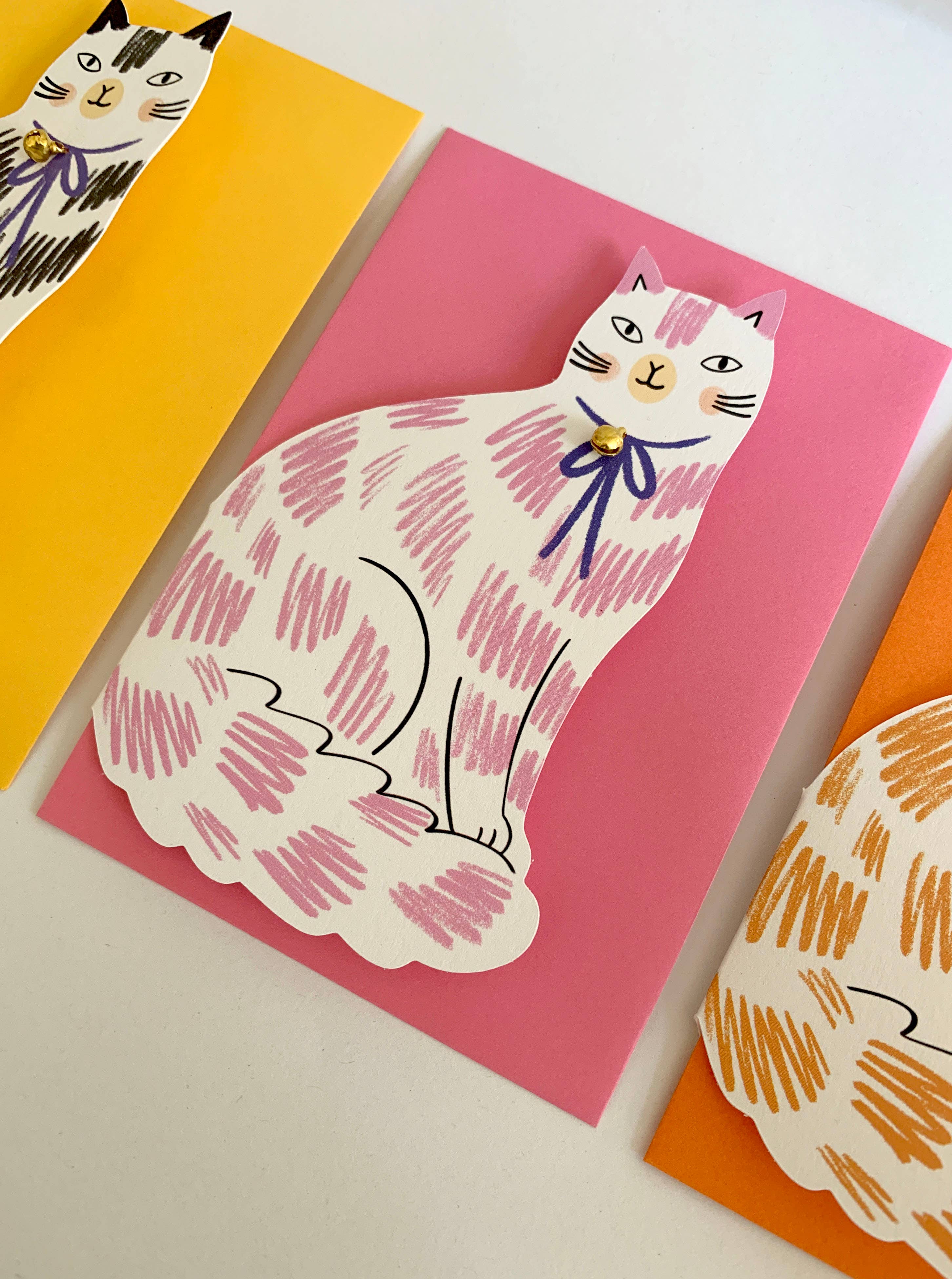 Kitty Kenda Papergoods Biglietto di auguri a forma di gattino seduto Loveheart
