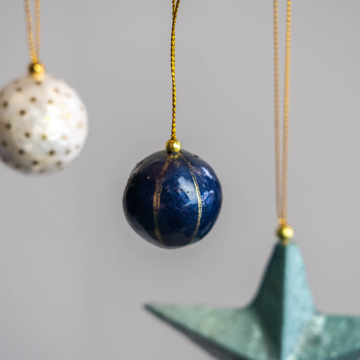 Kinta Cappuccio per pallina di Natale a righe con oro 3 cm: Rosso arabo