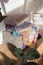 Louis Misha - Pochette trapuntata con nappe, fiori verdi e viola: Senza / Sogni di Fresia Kaki / S