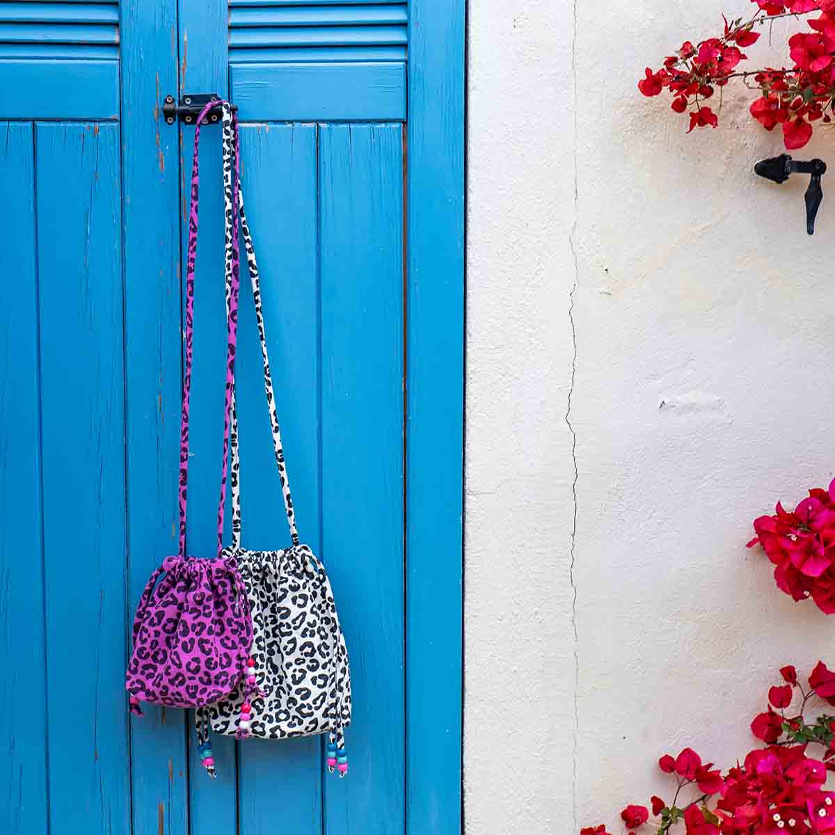Rose in April Borsa Paloma Graou Greige con stampa leopardata e perline multicolori
