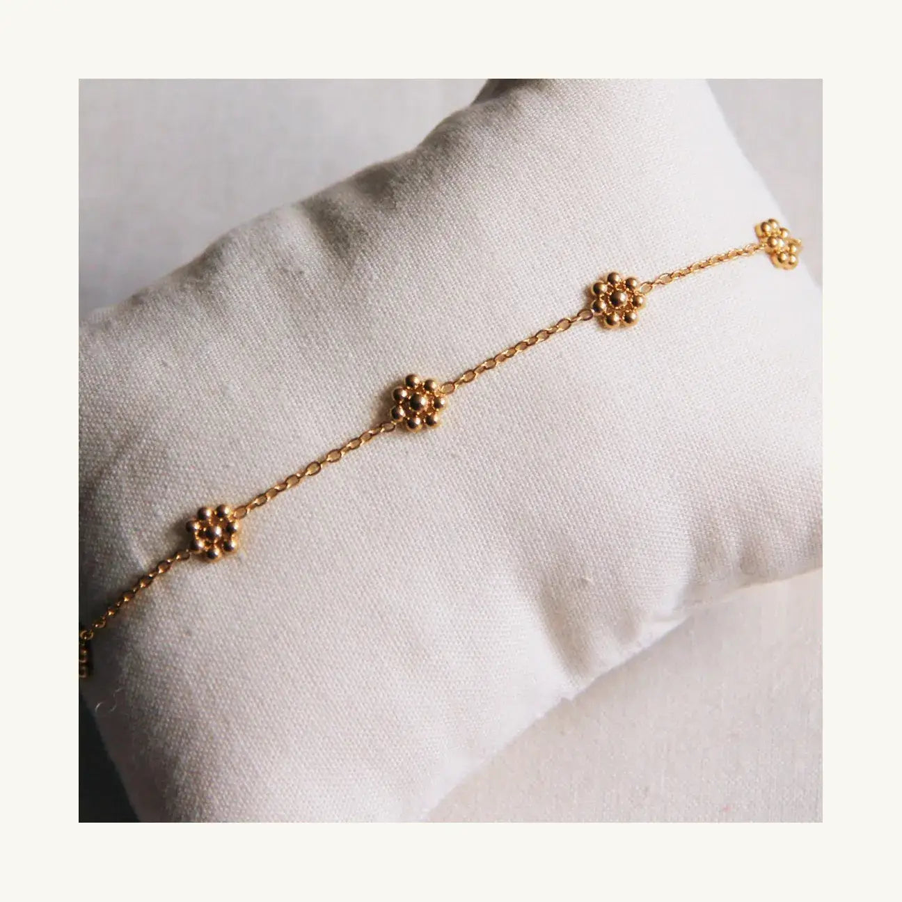 Bazou Cavigliera fine con margherite – oro