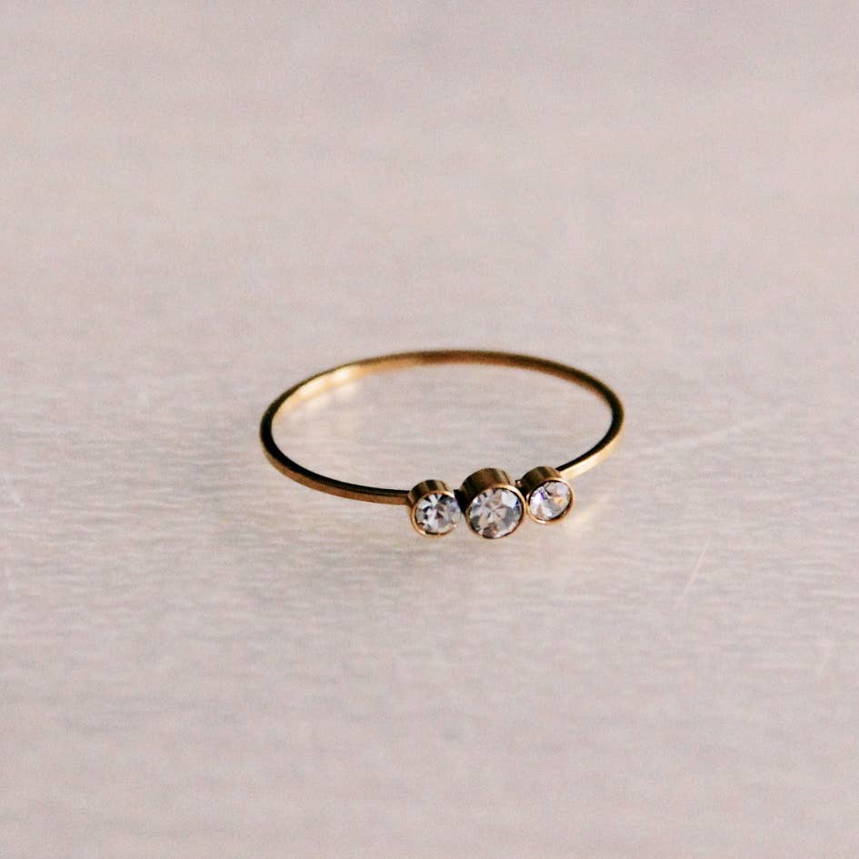 Bazou Anello minimalista in acciaio con 3 mini zirconi - oro