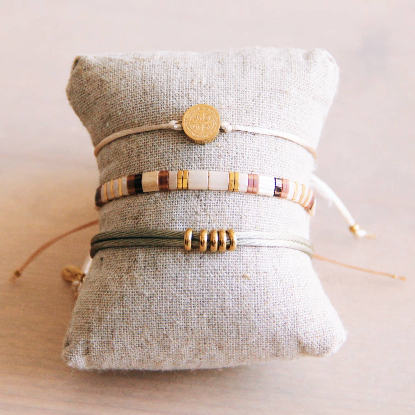 Bazou Bracciale Tilabead taupe, nude e placcato oro
