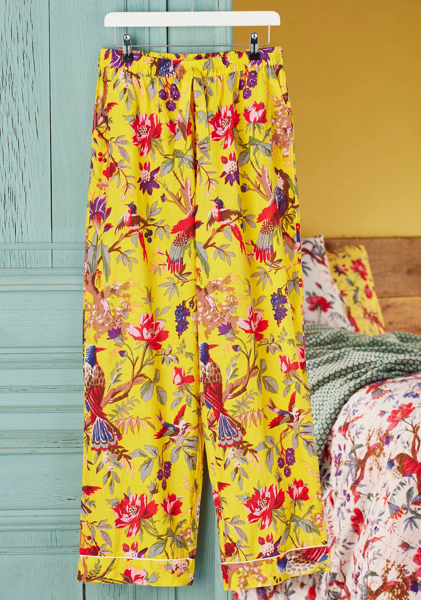 Namaste Pigiama Bird of Paradise in cotone indiano giallo tropicale