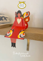 Kitty Kenda Papergoods Biglietto di Auguri Donna Farfalla Seduta - Pavone