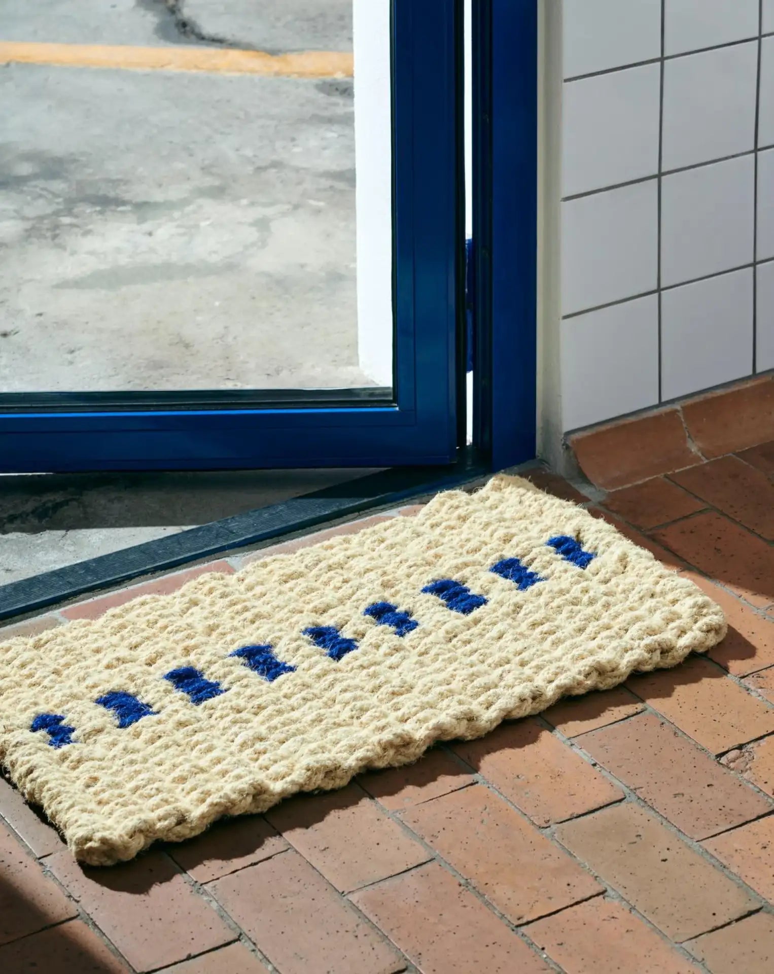 hay-coco-door-mat-dot-white-blue-73277_1920x1920_b19edb43-8242-4b24-bf2d-7a7cde42b698.webp