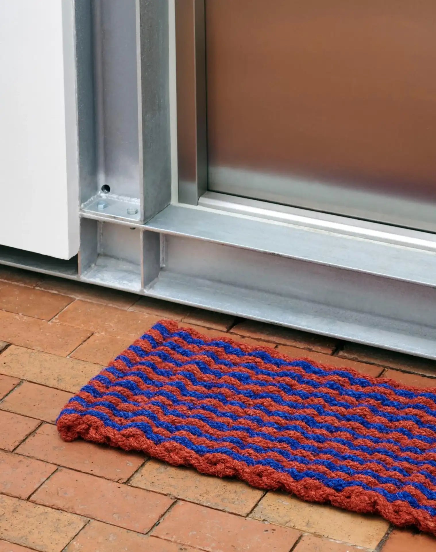 hay-coco-door-mat-stripe-wave-brown-navy-73268_1920x1920_a296bf92-b2f6-4ab3-a372-372037130092.webp