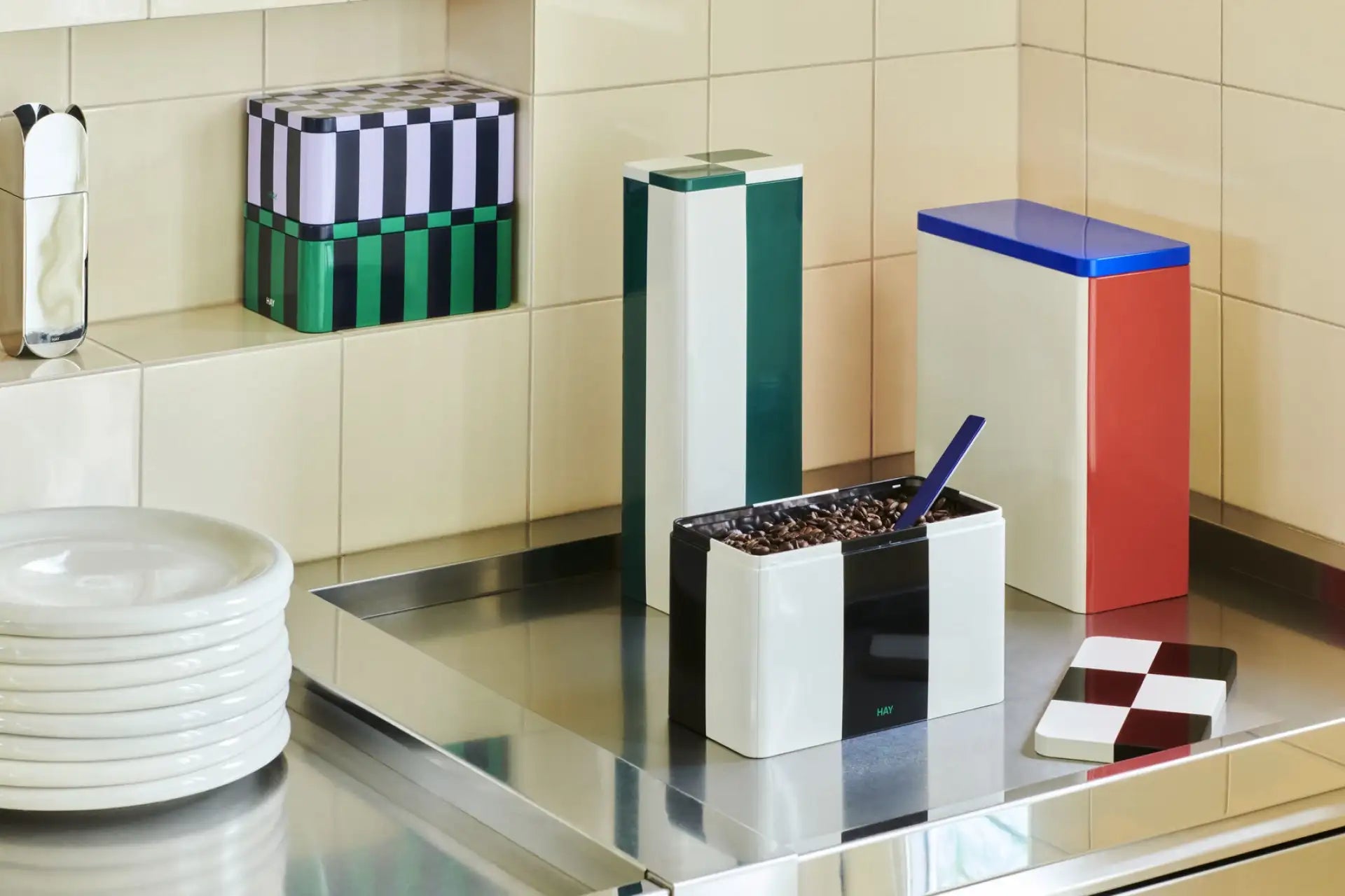 HAY Contenitore in Latta Extra Large Bianco Sporco, Blu e Rosso