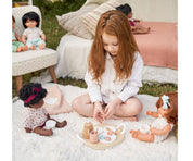 Miniland Servizio da tè in legno con bambola